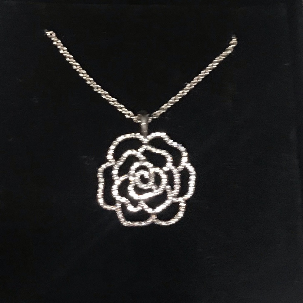 Pandora Rose Pendant necklace